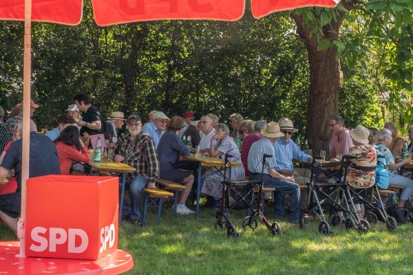 Gute Stimmung und herrliches Wetter beim SPD-Grillfest in der Kleingartenanlage Grumbach
